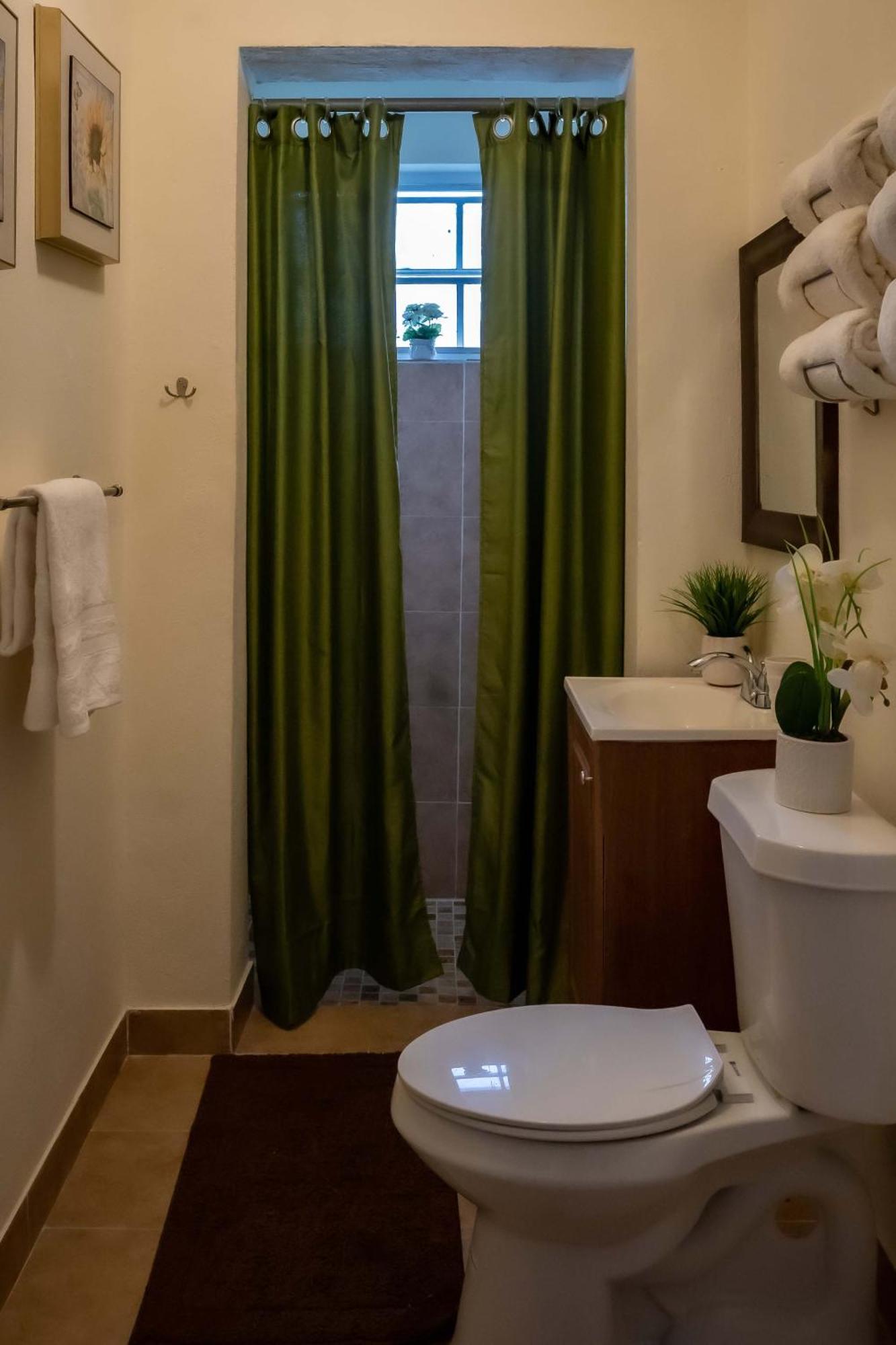A Taste Of Paradise - Vacation Rentals Close To Us Embassy & Restaurants Nassau Exterior foto
