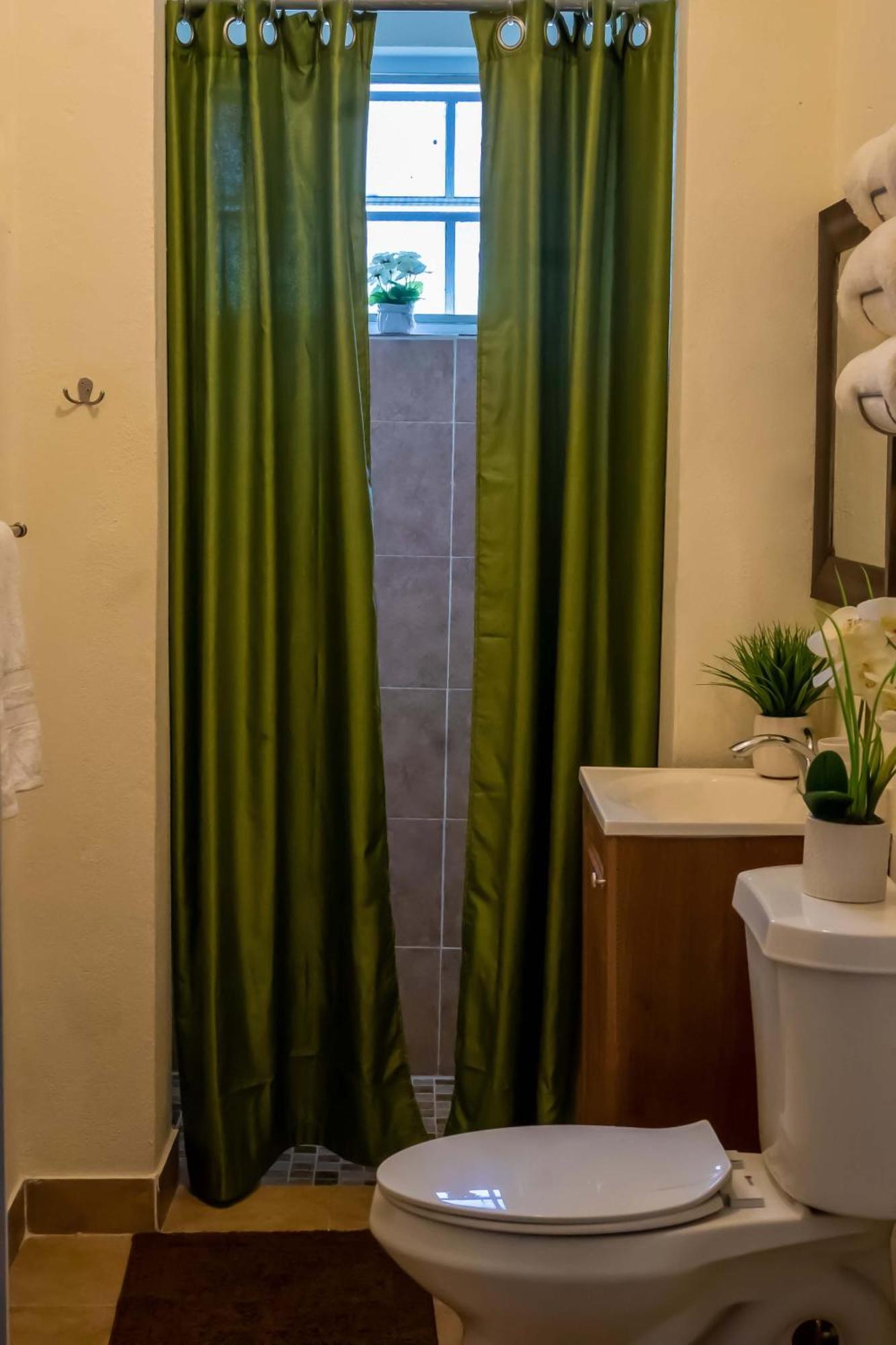 A Taste Of Paradise - Vacation Rentals Close To Us Embassy & Restaurants Nassau Exterior foto